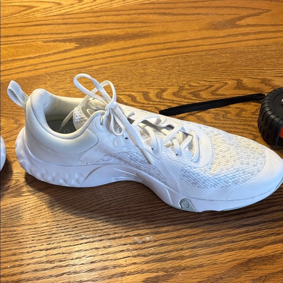 Nike White and Gray Women’s Walking Shoe. Women’s size 11 - Picture 6 of 13